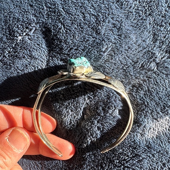 vintage Silver and Turquoise native Bracelet - Picture 3 of 15